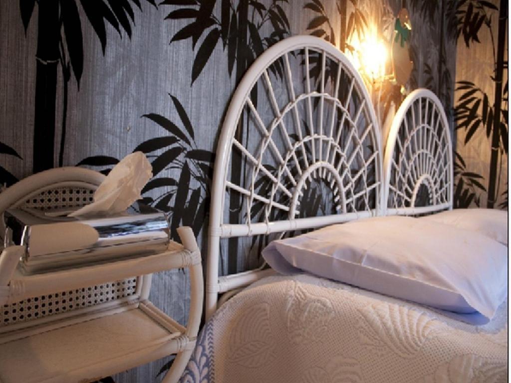 Logis Hotel Les Tilleuls Saint-Cirgues-de-Jordanne Habitación foto