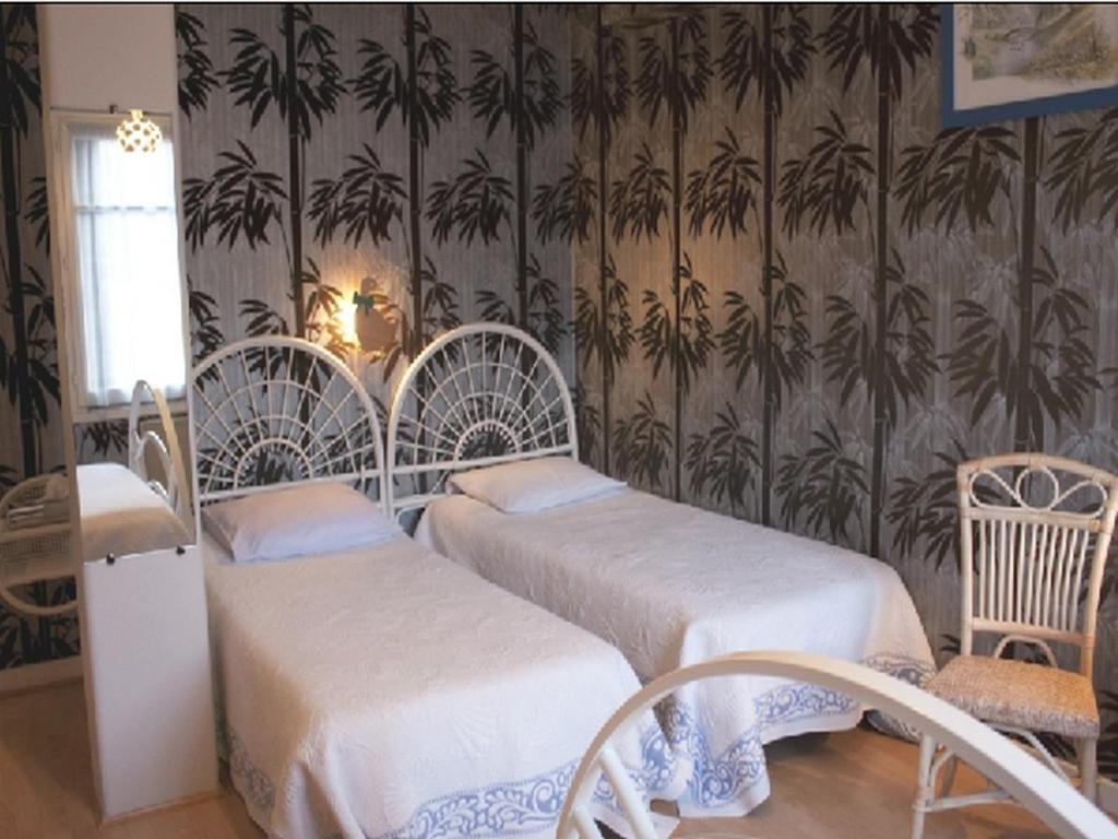 Logis Hotel Les Tilleuls Saint-Cirgues-de-Jordanne Habitación foto