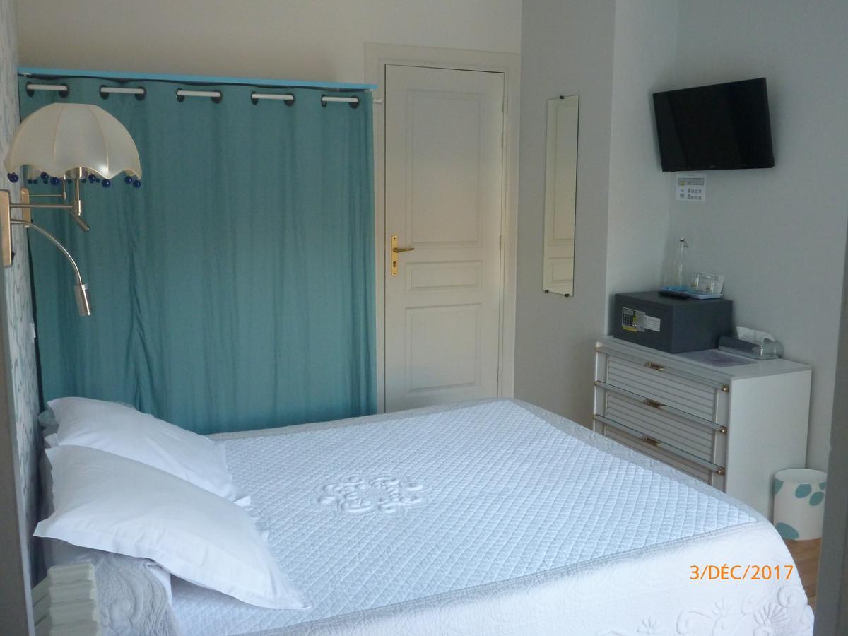 Logis Hotel Les Tilleuls Saint-Cirgues-de-Jordanne Habitación foto